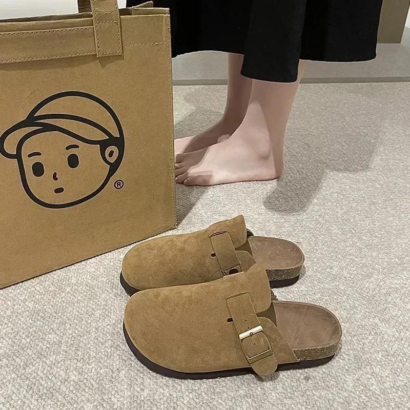 Модные женские тапочки с пряжкой на ремне, замшевые сабо на плоской подошве, весна-осень 2024, уличные тапочки с закрытым носком, однотонные женские тапочки