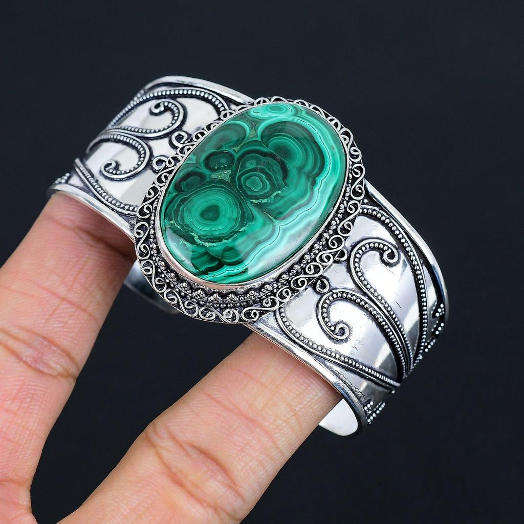 Браслет с натуральным овальным малахитом | Серебро 925 пробы | Регулируемый браслет-манжета | Серебряный браслет ручной работы для женщин и девушек