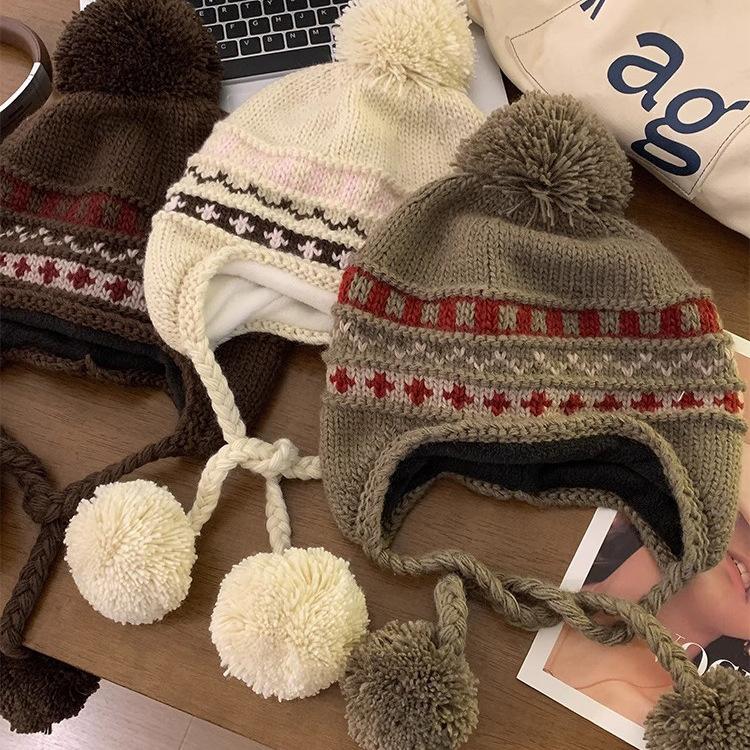 Retro hairball knitted wool hat for children, thickened in autumn and winter, cold-proof and warm ear protection, Lei Feng hat shows a small tide