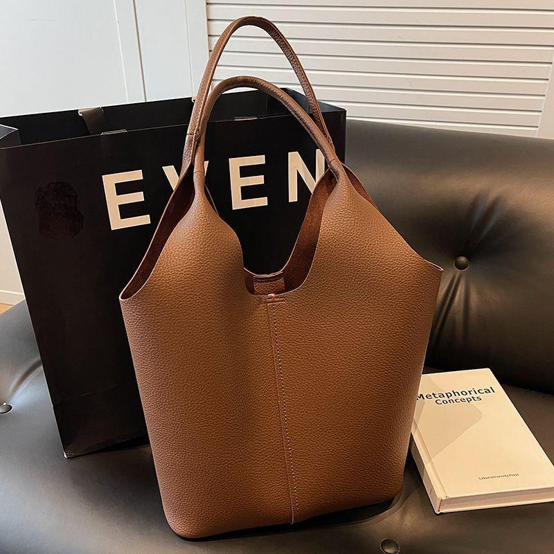 Large Capacity Bag Women's New Korean Version Fashion One Shoulder Armpit Bag Casual Commuting Soft Surface Portable Bucket Bag