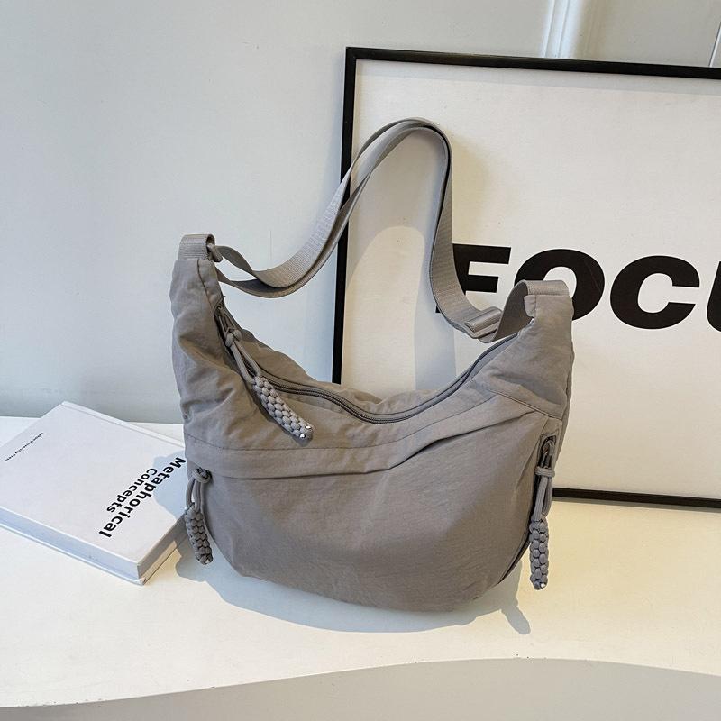Nylon Dumpling Bag Women's New High-end Large-capacity Messenger Bag Fashion Leisure Commuting Simple Trend Shoulder Bag