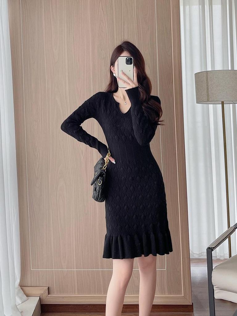 High-End V-Neck French Knitted Midi Fishtail Dress for Autumn/Winter