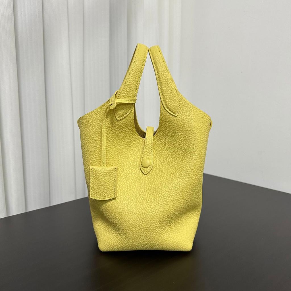 2025 New Niche Old Money Style Large Capacity Vegetable Basket Baotou Layer Lychee Cowhide Commuting Bucket Tote Bag