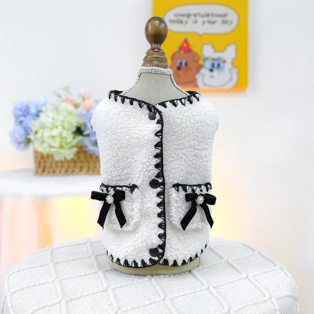 Pet White Lambskin Coat Puppy Cat Bow Vest Autumn and Winter New Lambskin Vest Puppy Clothes Designer Dog Clothes
