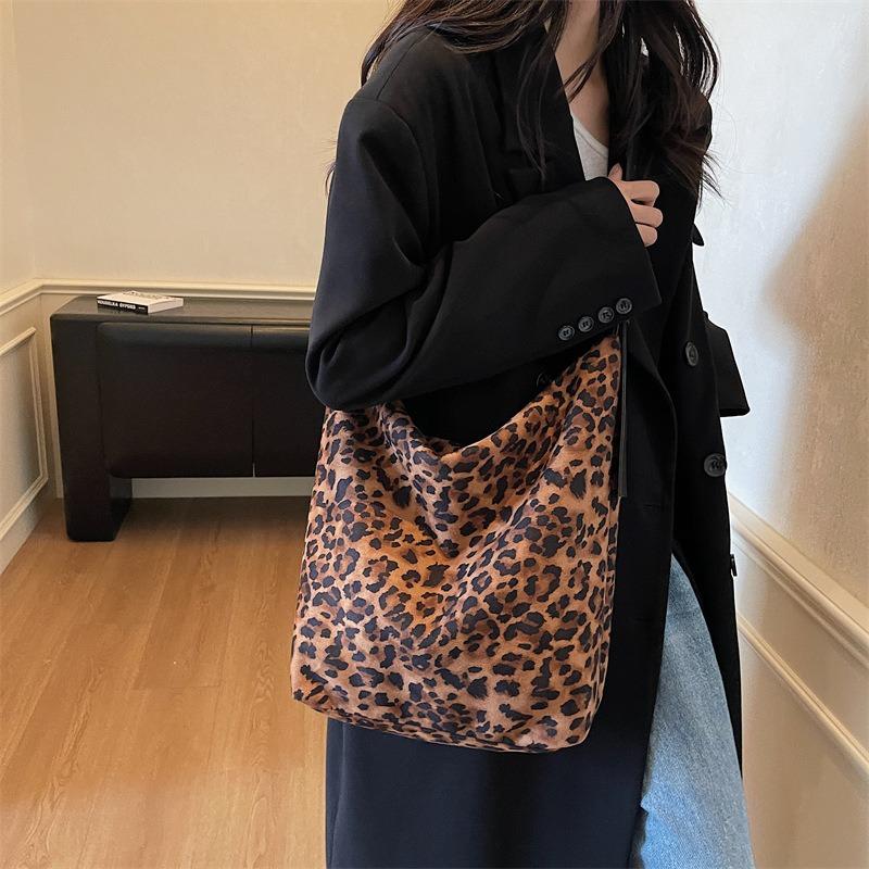 Leopard Print Bag Women's Large-capacity New Autumn and Winter Casual Retro Shoulder Messenger Bag Commuter Tote Bag