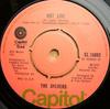 7-дюймовая пластинка SYLVERS  Hot Line  Thats What Love Is Made CL15892 Capitol Records 1976 Великобритания SoulFunk Б/у