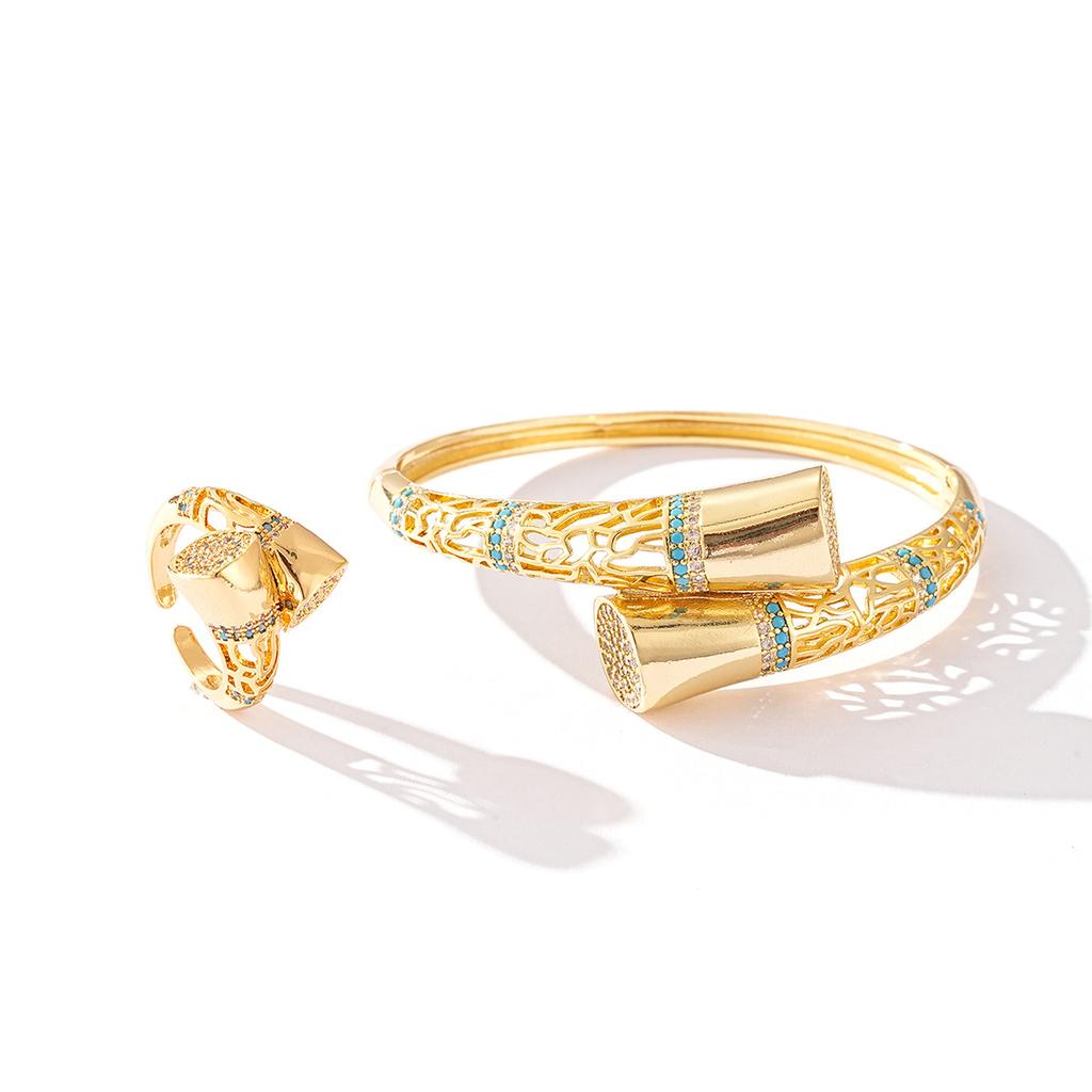 Роскошный комплект из золотистого медного браслета и кольца | Геометрические цветочные узоры с акцентами из фианита