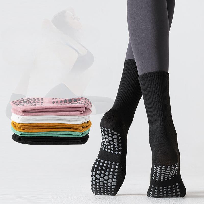 Сплошные цветные хлопковые носки для йоги до середины икры, нескользящие спортивные носки с силиконовой подошвой, женские носки для занятий фитнесом в помещении, батутом, танцами, пилатесом