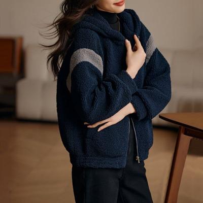 Приталенное толстое пальто в корейском стиле с капюшоном из искусственного меха ягненка для женщин в зимней моде