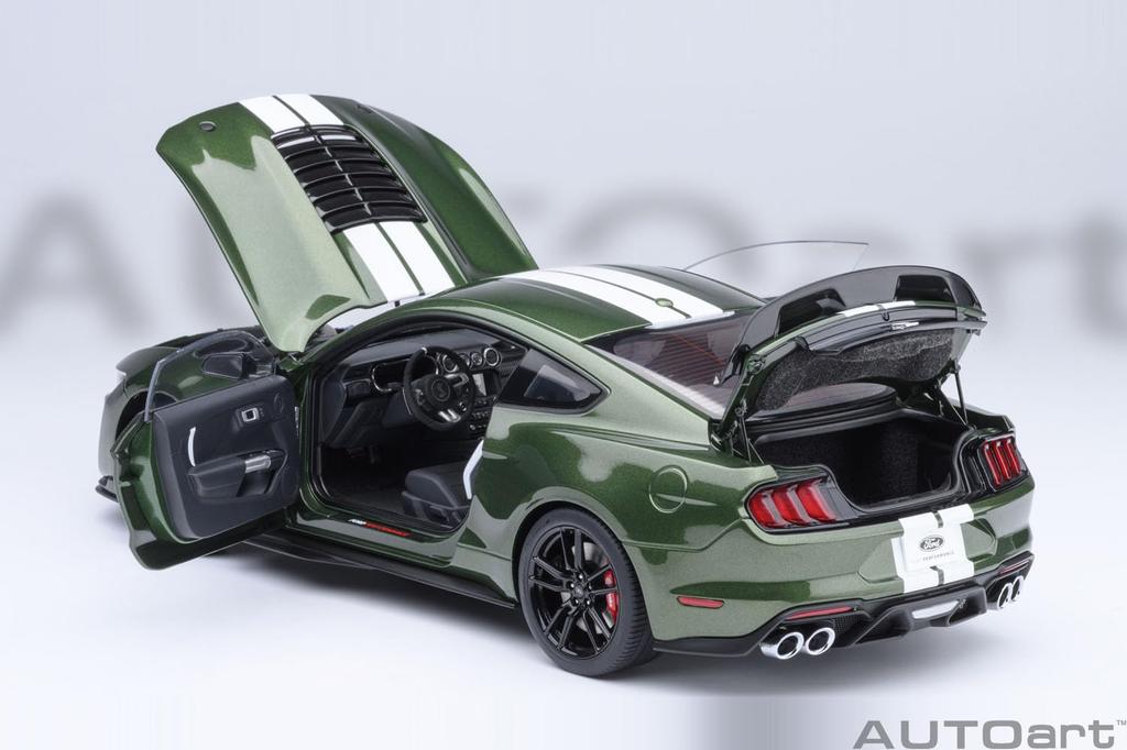 AUTOart Масштаб Ford Mustang Shelby GT500 Готовая модель 73097 1/18 (Зеленые/Белые полосы)