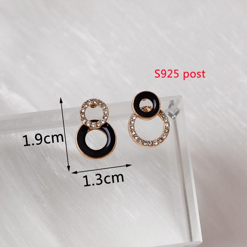 Asymmetric Black Round Stud Earrings Exquisite Small Earrings for Girls Korean Ear Jewelry Unusual Earrings bijoux femme