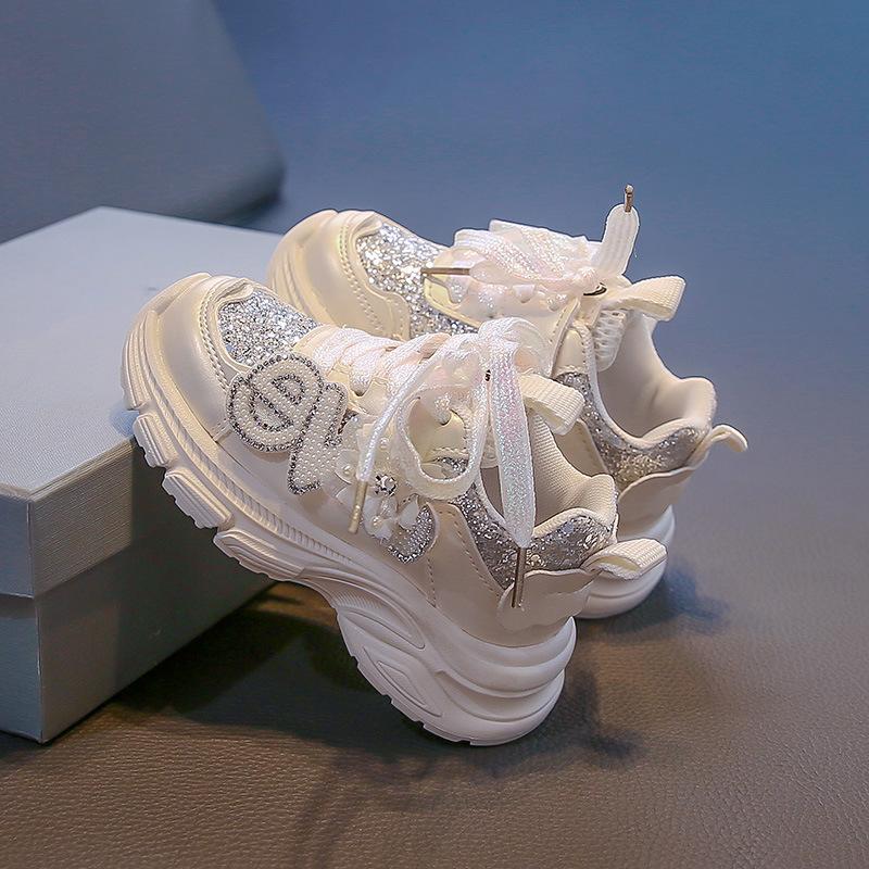 2025 весна новые спортивные туфли для девочек туфли для девочек мягкая подошва нескользящие туфли принцессы новые кроссовки детская обувь