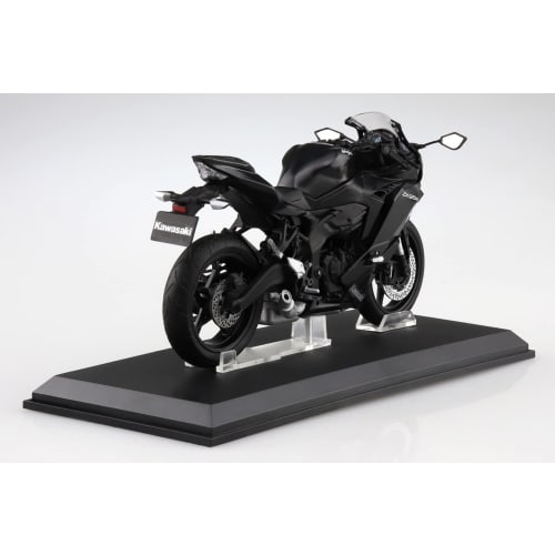 Aoshima Bunka Kyozai (AOSHIMA) Skynet 1/12 Scale Complete Kawasaki Ninja ZX-25R Motorcycle In Metallic Spark Black