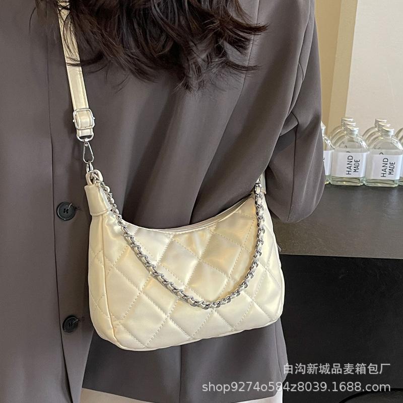 This Year's Popular Xiaoxiangfeng Rhombus Chain Underarm Small Bag for Women's 2025 New Foreign Style One-shoulder Messenger Small Bag