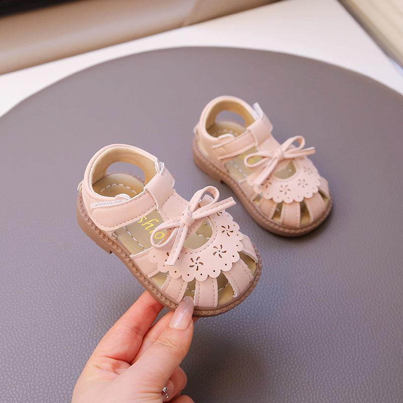 Girls Princess Hollow Toddler Shoes Summer 2025 New Baby Girl Toddler Anti-kick Sandals Children Beach Shoes