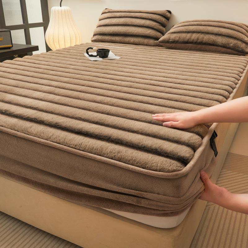 Class A Extra Thick Rabbit Fur Plush Fitted Sheet Set: Milk Velvet Bedspread, Winter Foldable Coral Fleece Mattress Cover
