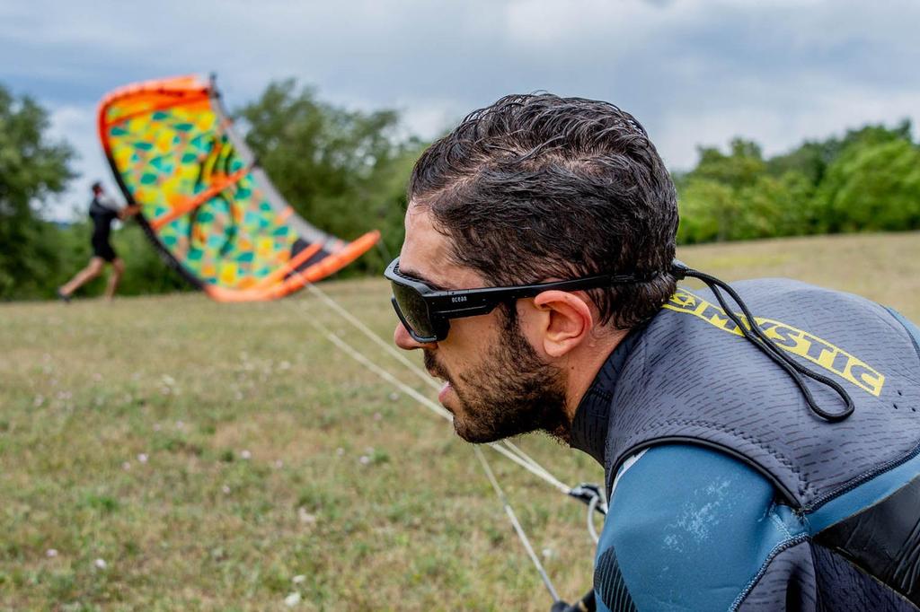 OCEAN CHAMELEON Плавающие УФ-очки с перерабатываемой сменной оправой, матовые черные дымчатые, защита, материалы и ремешок, (Поляризованные линзы),