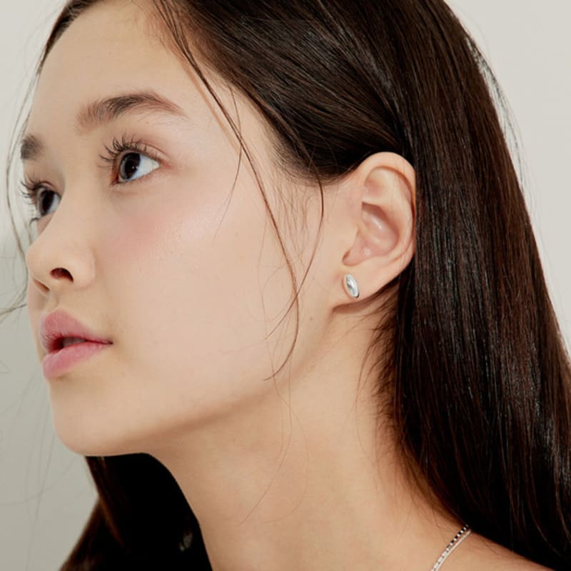 murmur [925silver]Shine oval stud earrings