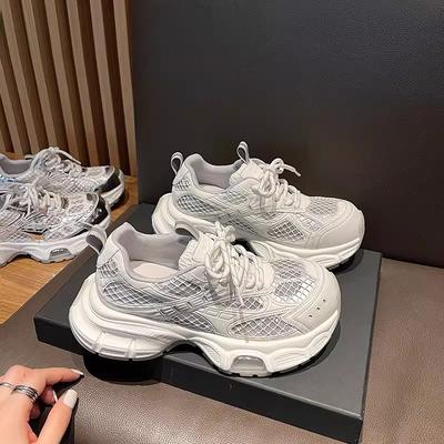 Серебристые женские кроссовки на толстой подошве, новинка 2025 года, для маленького роста и худобы, сетчатые дышащие спортивные и повседневные туфли