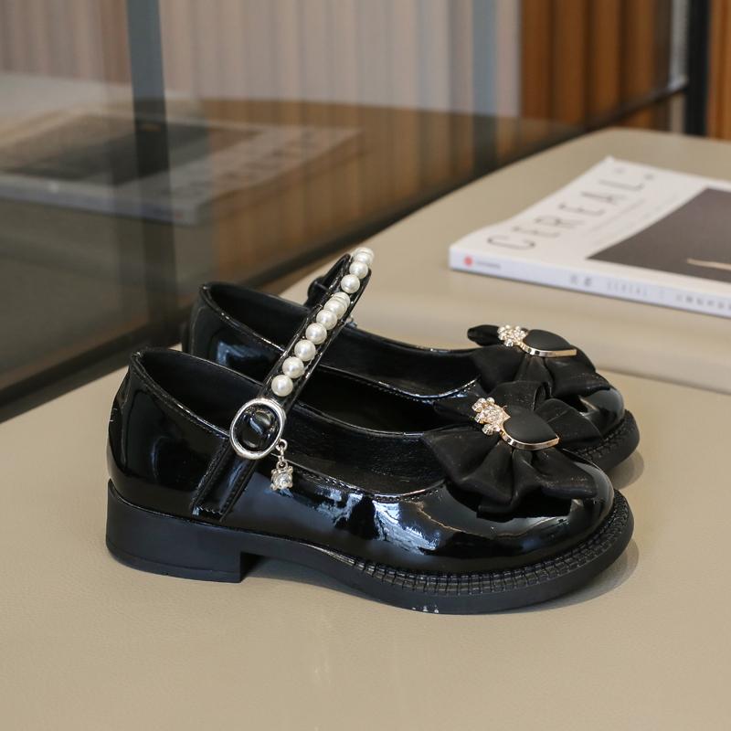 Детские повседневные кожаные туфли простые бежевые черные нескользящие детские туфли для девочек дропшиппинг на липучках с жемчугом и круглым носком детские мокасины