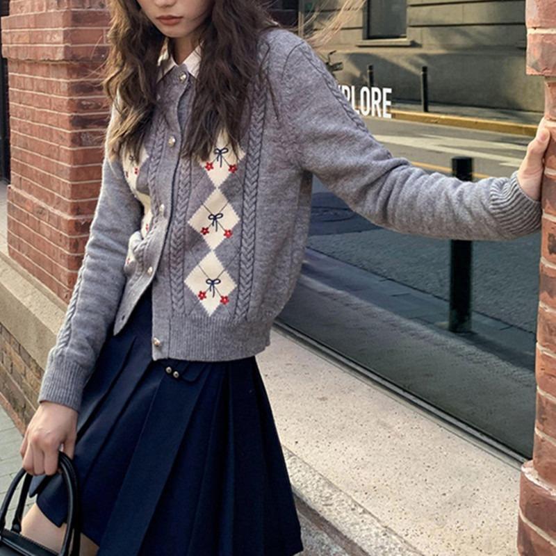 Женский свитер-кардиган с вышивкой в виде ромбов, осень/зима