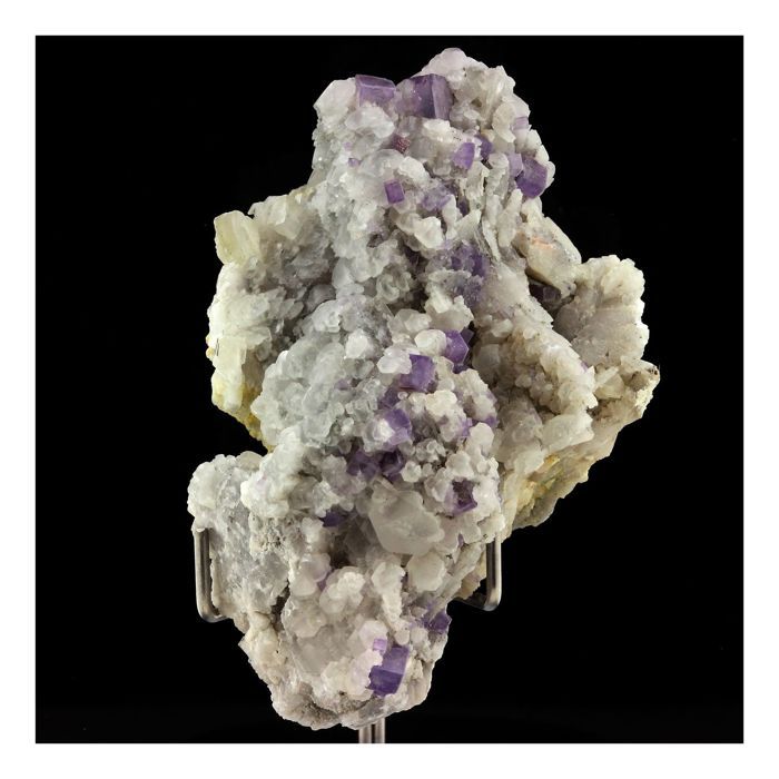 Pierres et Minéraux. Fluorite + Calcite. 795.0 ct. Saint-Péray, Ardèche, France.