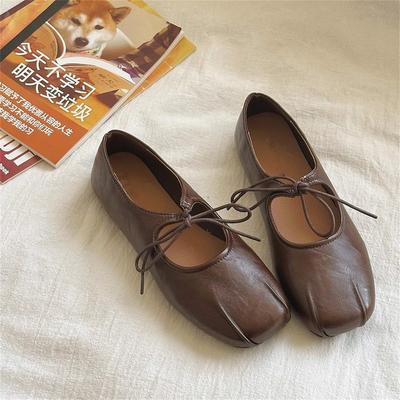 Туфли Мэри Джейн на шнуровке женские осенние новые с круглым носком ремешок на подъеме балетки на плоской подошве с мелким вырезом туфли-лодочки тренд