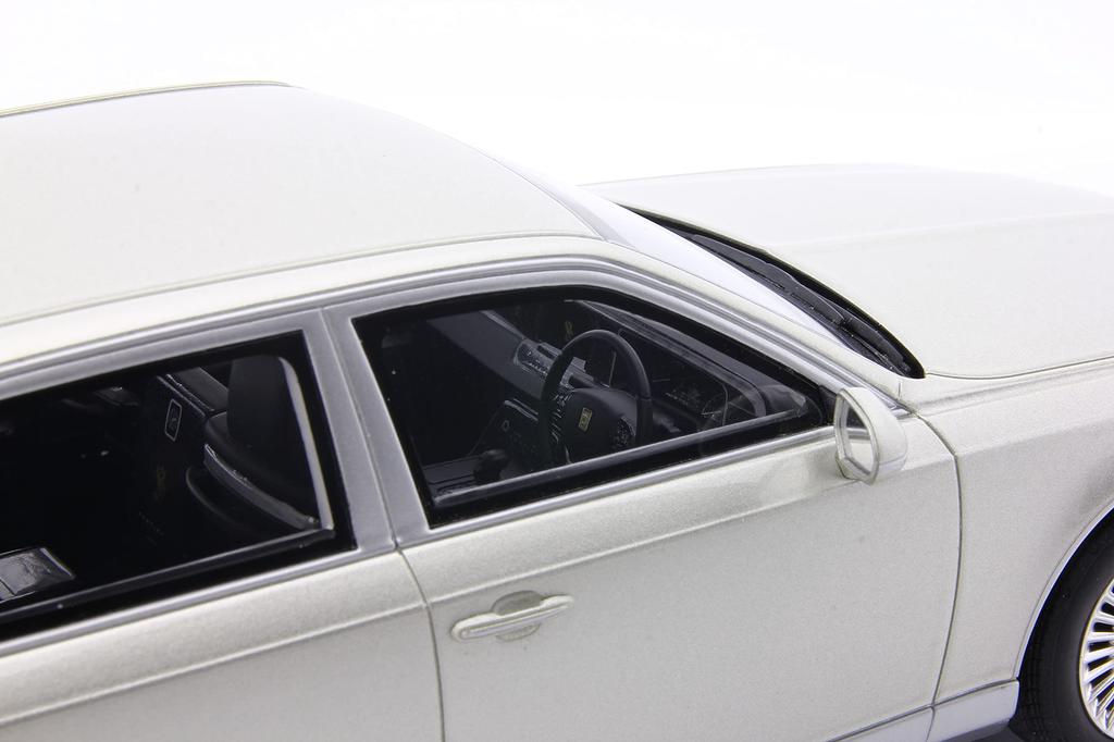 Самурай Toyota Century Silver Готовый продукт KSR18036S 1/18
