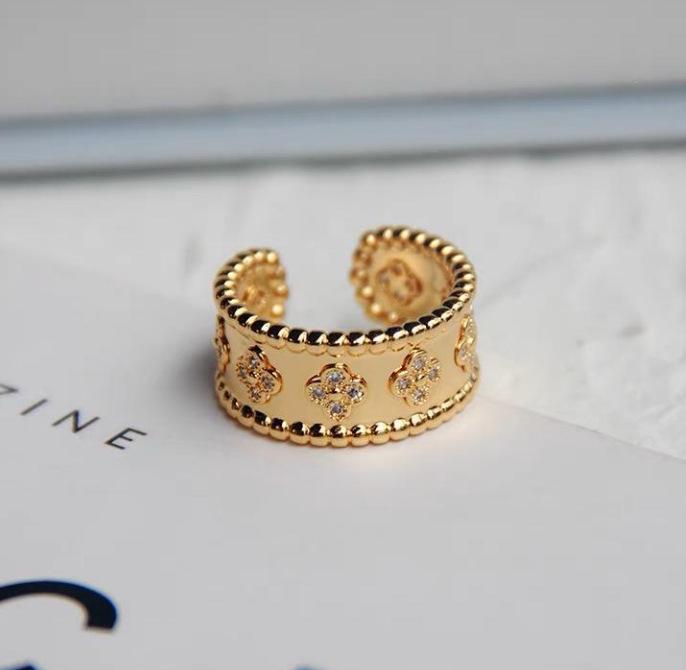 Браслет-калейдоскоп в европейском и американском стиле - Женская легкая роскошь, Универсальный дизайн с четырехлистным клевером