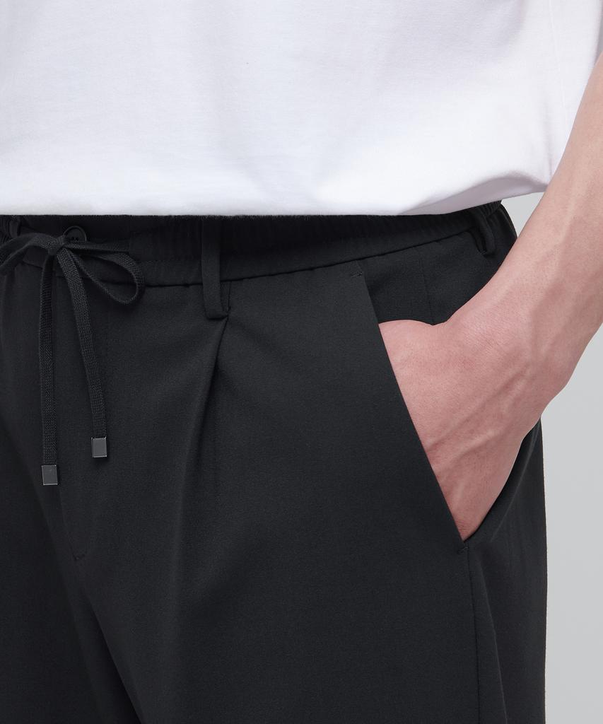 MUSINSA STANDARD Lightweight Wide Drawstring Banded Crop Slacks [Dark Gray]