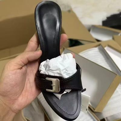 Новое лето новая пряжка украшение бежевые рабочие универсальные босоножки на высоком каблуке женственность тонкий каблук однословные крутые шлепанцы