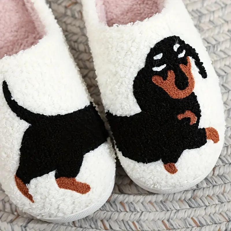 Ультра-уютные домашние тапочки с принтом собаки таксы — теплая, противоскользящая подошва с тихим протектором — идеально подходят для зимнего отдыха дома. Мягкая удобная домашняя обувь.