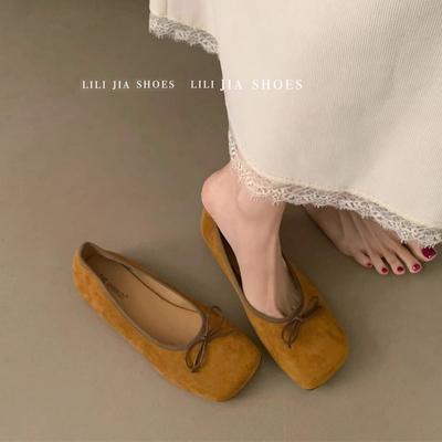 Корейская версия женских туфель с нежным бантом, квадратным носком, одинарных туфель с неглубоким вырезом, туфель для бабушки на мягкой подошве, балеток 2025 года