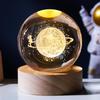 Большой хрустальный шар «Звездное небо» с астронавтом, ночник с 3D-гравировкой и светящейся деревянной подставкой - Идеальный подарок на день рождения для девушки.
