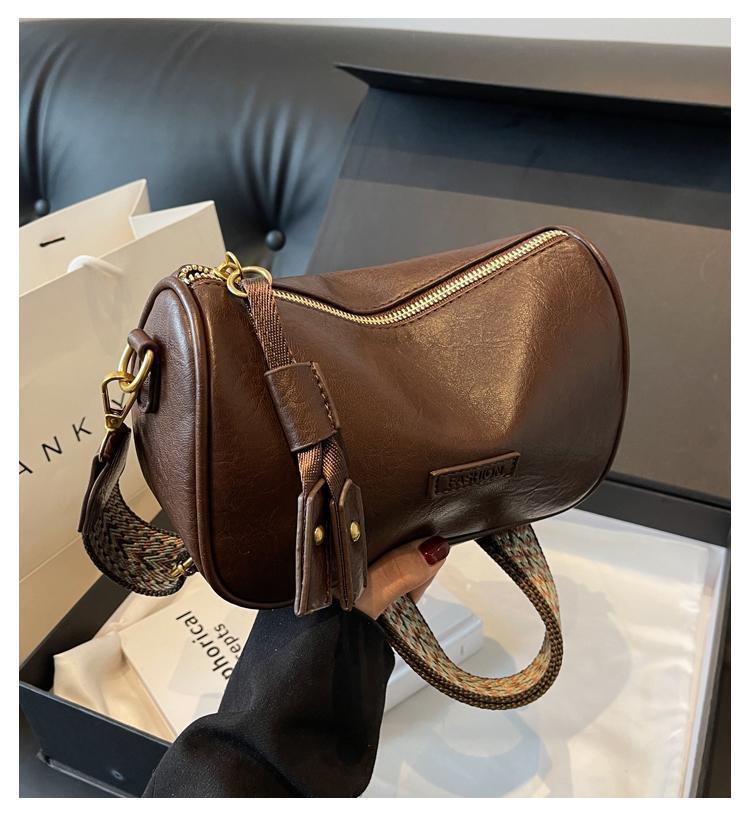 Сумка кроссбоди Retro Boston 2025 с широким ремнем: Универсальная, стильная и компактная женская сумка-подушка