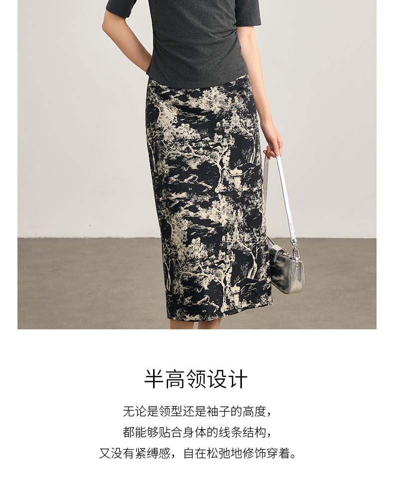 Simple and versatile pleated top