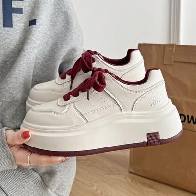 Универсальные легкие туфли на каблуке-маффине, с высокой платформой, белые, женские, новые 2025 года, популярные спортивные кеды на низкой подошве для осени и зимы