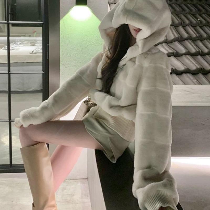 Winter New Imitation Mink Hair Celebrity Fur Women's Short Hooded Thickened Exquisite Light Fluffy Coat