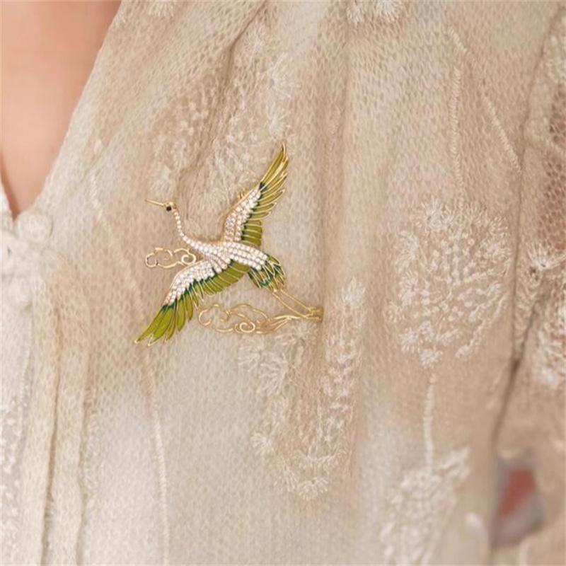 Chinese Style Elegant Rhinestone Green Enamel Wings Crane Clouds Brooches For Women Girls Flying Birds Lapel Pins Party Jewelry