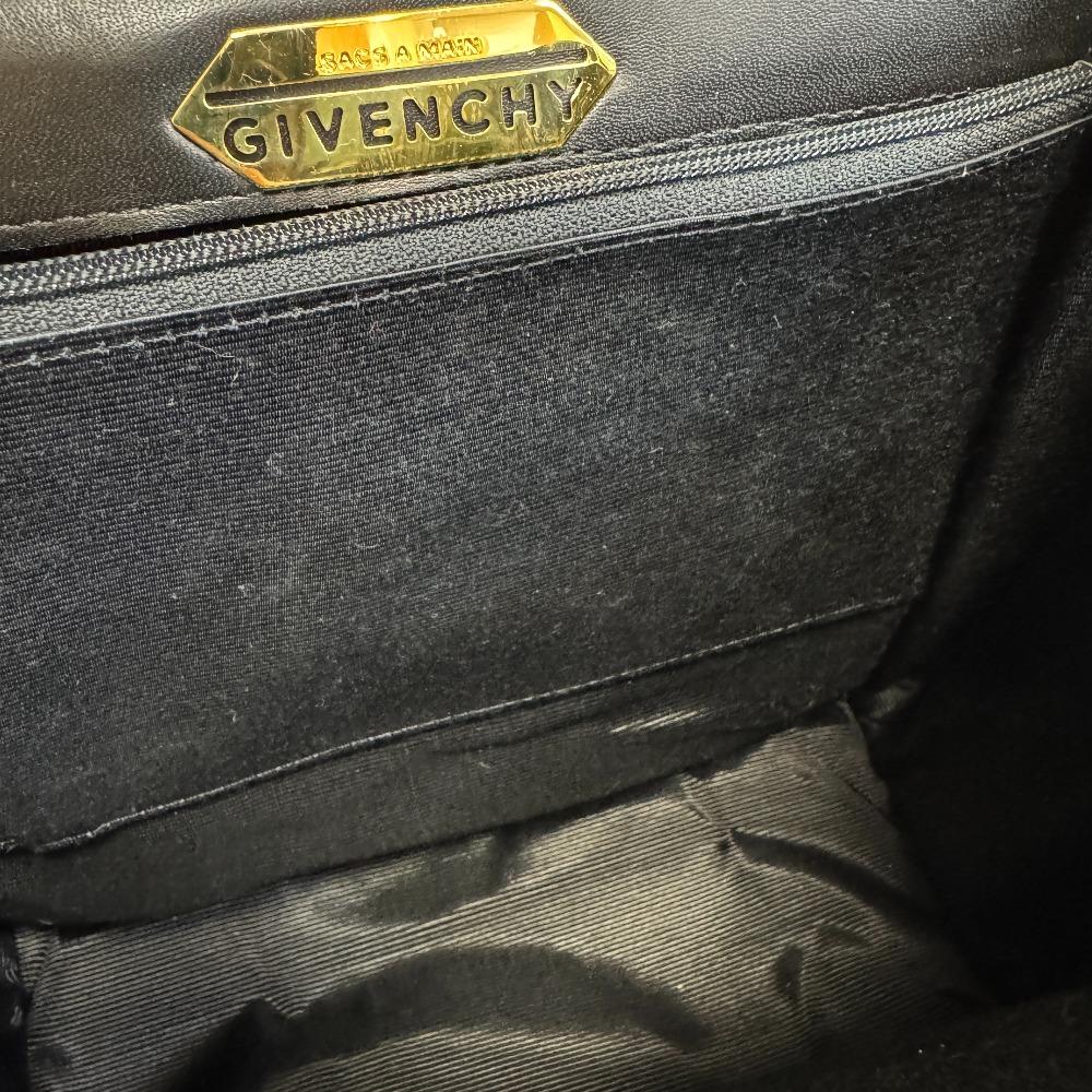Givenchy Женская сумка из черной кожи с кнопкой-логотипом и верхней ручкой Б/у