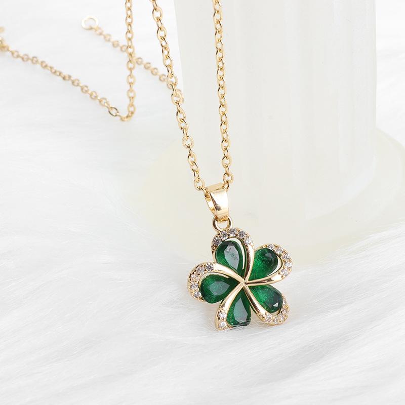 New Exquisite Green Zircon Inlaid with Stars Flowers Pendant Necklace for Women and Girls Fashion
