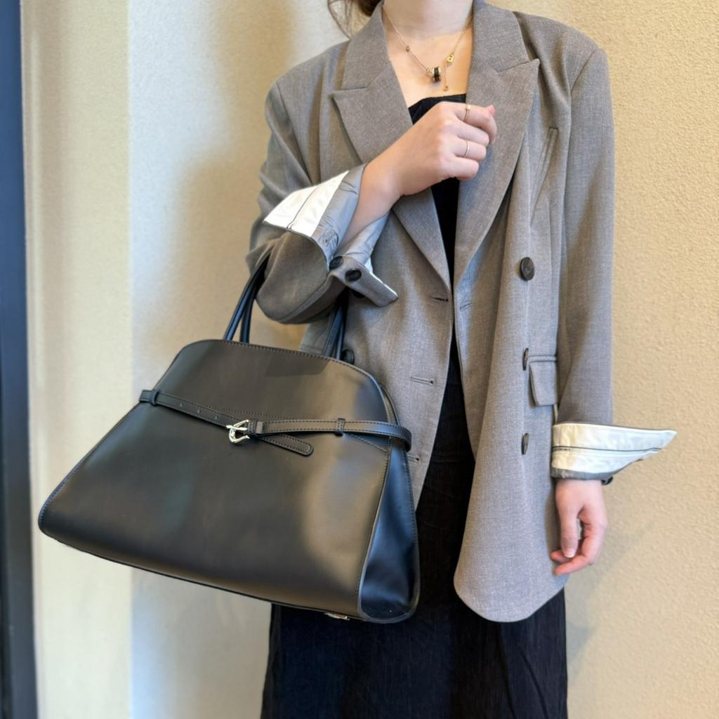 Leather Tote Bag, Large-capacity Commuter Single-shoulder Bag, Urban Simplicity, Business Relaxation Style, White-collar Hand-held Official Document