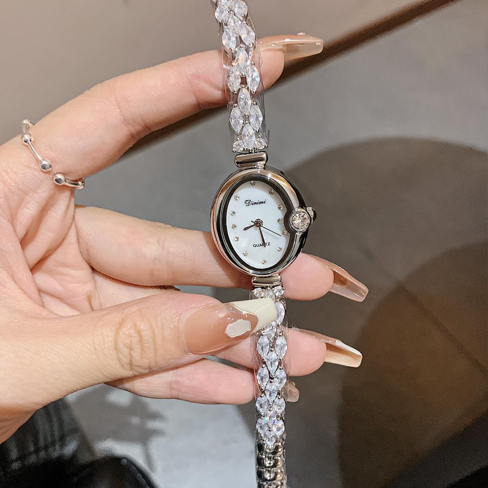 Romantic Bracelet Watch for Women, Oval Mother-of-pearl Face Rhinestone Temperament Women's Watch Simple Quartz Watch