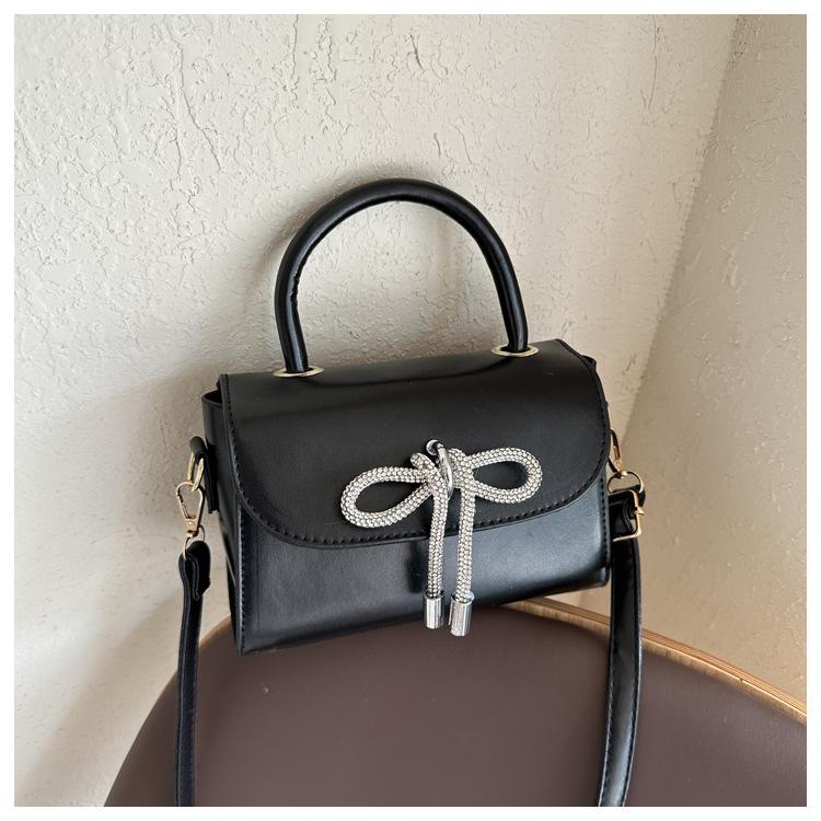 Ручная работа бант 2025 простой осенний новая мода однотонный ретро портативный на плечо кроссбоди маленькая квадратная сумка женская