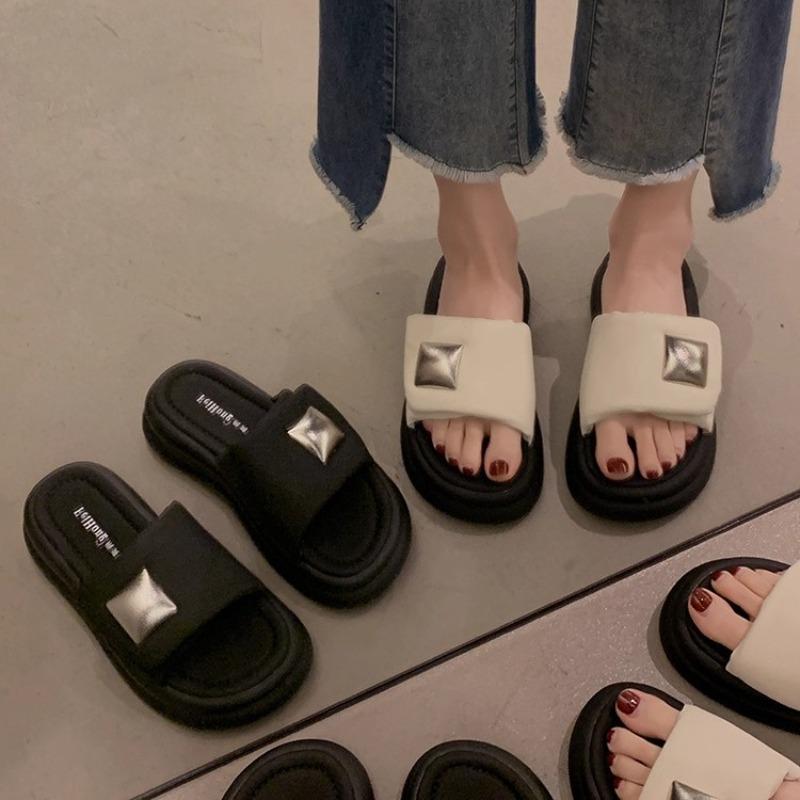Тапочки женские летние для улицы новые модные на маленькой толстой подошве для увеличения ощущения высокого класса крутые тапочки