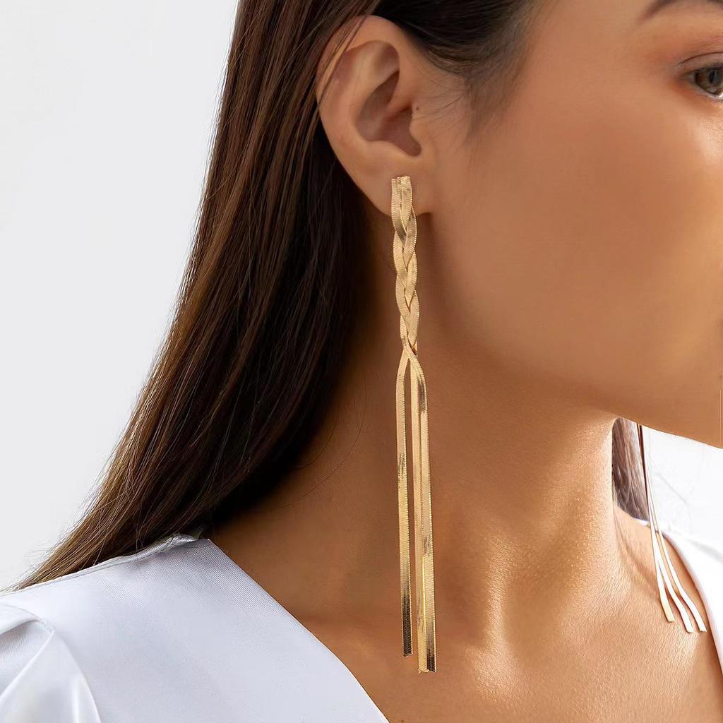 Heart-shaped Necklace & Simple Retro Titanium Steel Earrings - Fashionable, Non-fading Jewelry Set