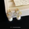 Micro-inlaid zircon leaf pearl ear clips without ear piercings, high-end sense, exquisite fashion earrings, niche design earrings.