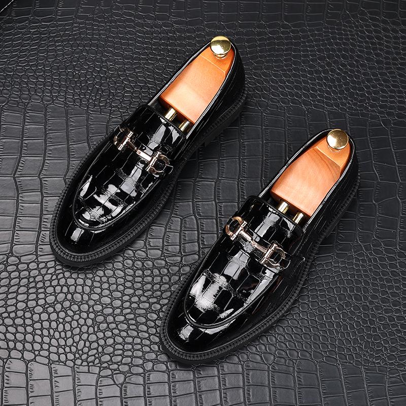 Fashion New Pointed Toe Beige Black Flats Metal Button Leather Shoes For Men Male Wedding Dress Prom Homecoming Shoes Zapatos Hombre