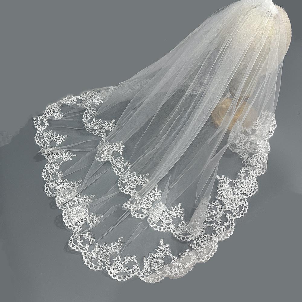 Главное свадебное платье невесты и фата, короткая кружевная фата в стиле супер-сказки, сертификат о регистрации и реквизит для фотосессии