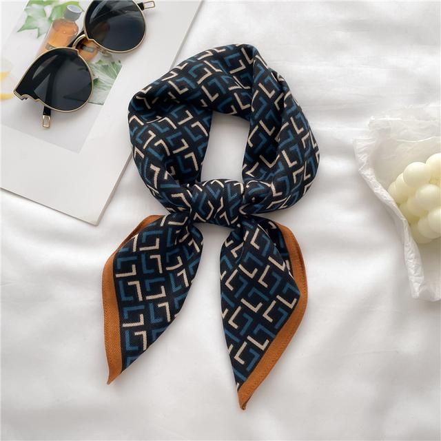 Дизайнерский велюровый квадратный шарф для женщин, шейный платок, галстук, модный маленький клетчатый шарф для волос на запястьях, новый платок, бандана 